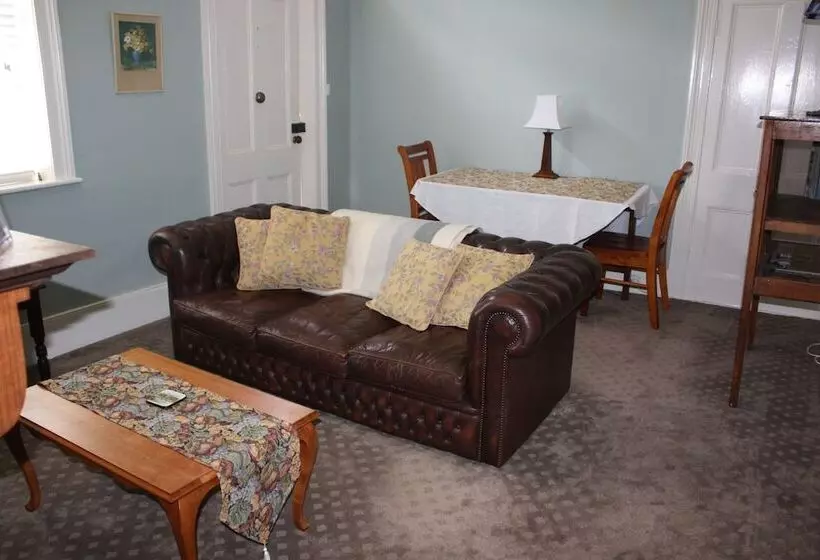 Bed and Breakfast Westbury Gingerbread Cottages