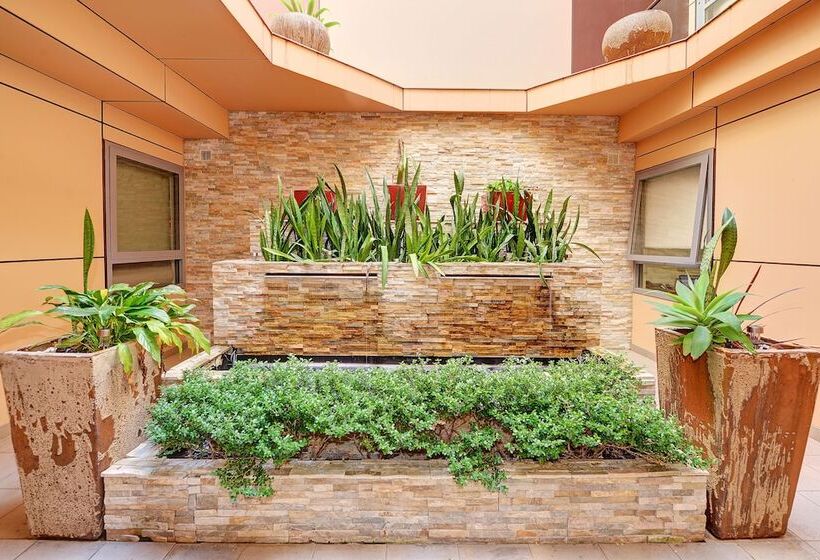 Best Western Plus Camperdown Suites