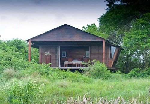 Отель Makakatana Bay Lodge