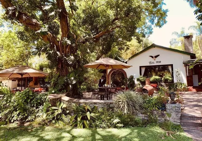 호텔 Mount Meru Game Lodge