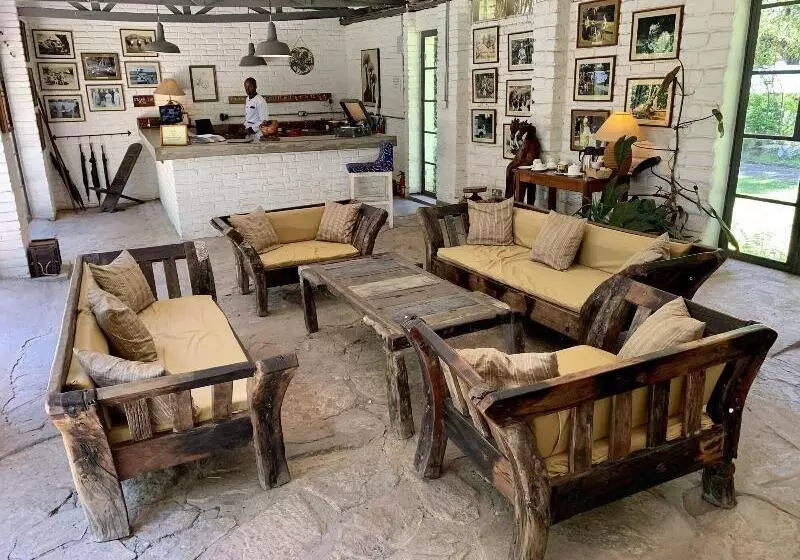 호텔 Mount Meru Game Lodge