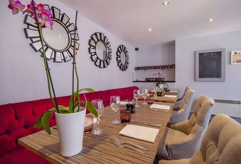 בית מלון כפרי The Highworth