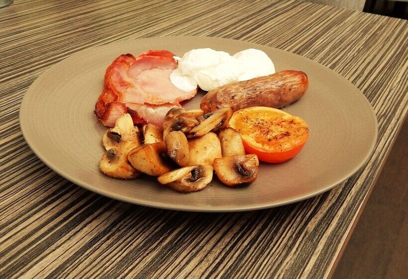 酒店 The Highworth