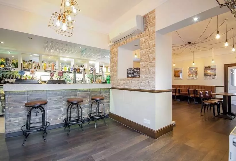 בית מלון כפרי The Highworth