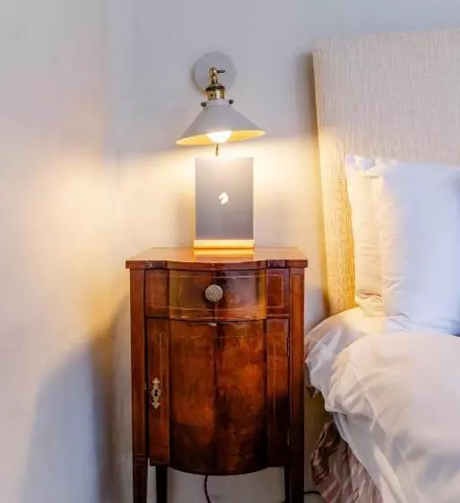 Отель The White Horse Inn