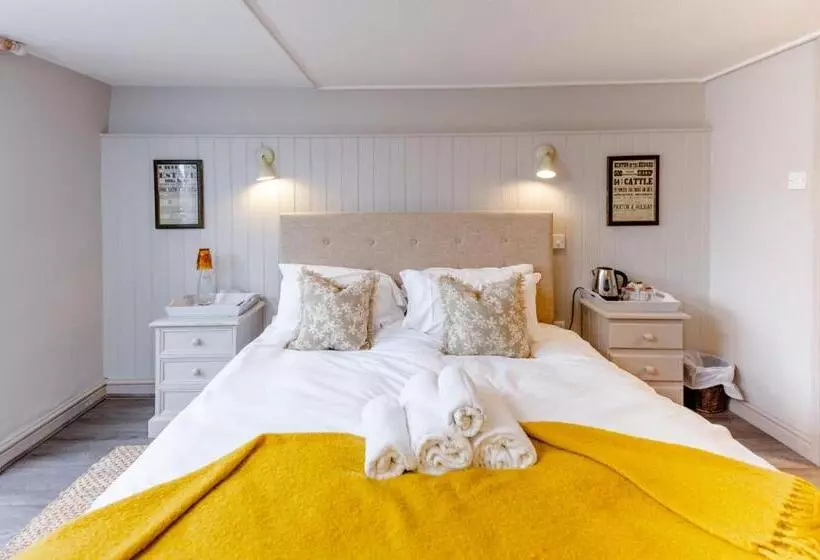 Отель The White Horse Inn