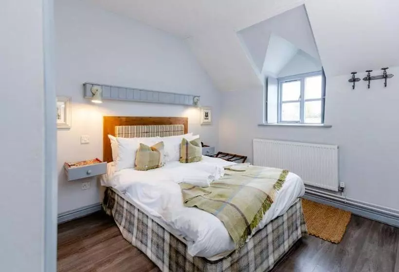 Отель The White Horse Inn