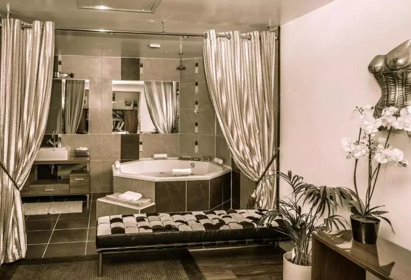 فندق Who D A Thought It