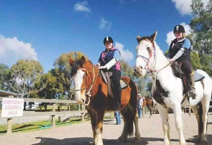 모텔 Georgian Motor Lodge