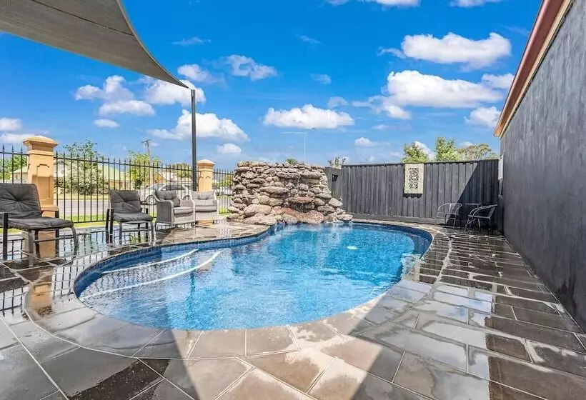 모텔 Georgian Motor Lodge