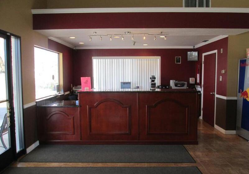 汽车旅馆 Valley Oaks Inn Woodland