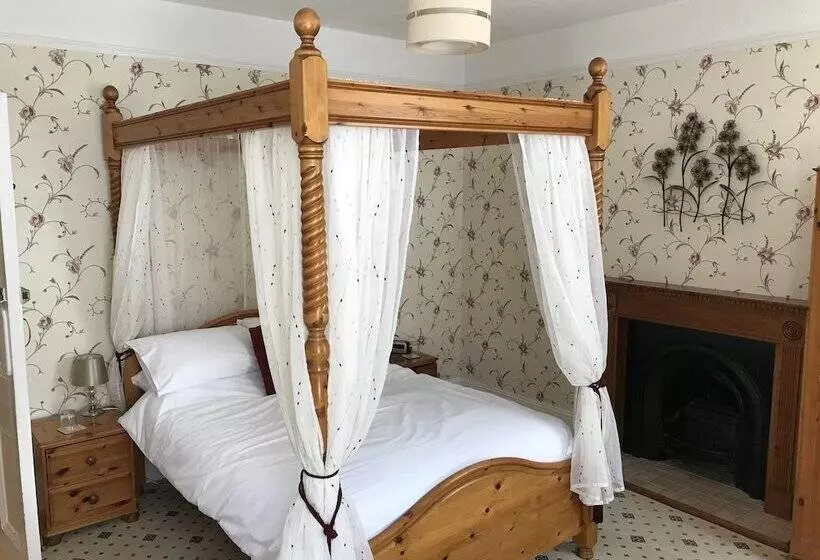 Пансион Lorna Doone House