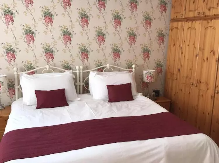 Пансион Lorna Doone House