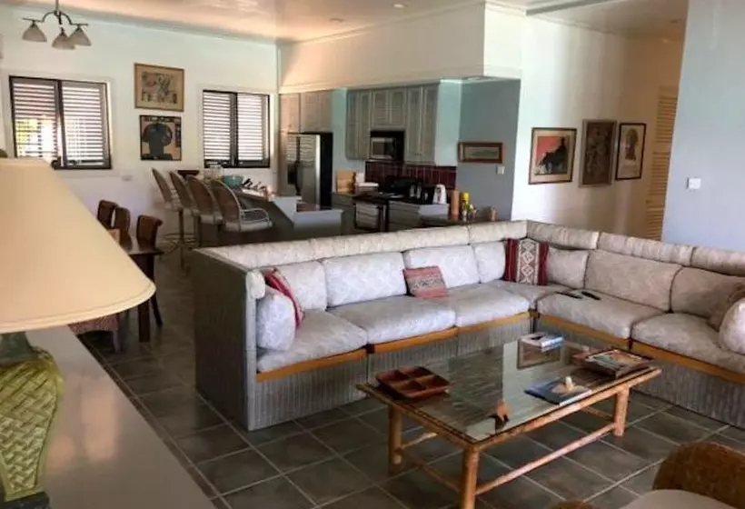 استراحتگاه Bequia Beachfront Villa