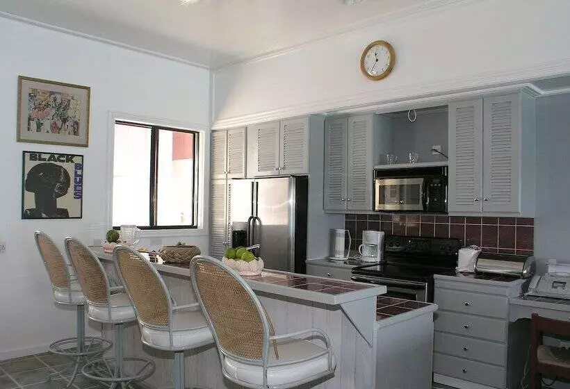 استراحتگاه Bequia Beachfront Villa