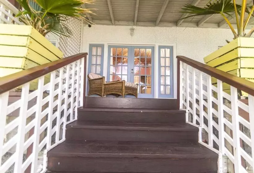 استراحتگاه Bequia Beachfront Villa