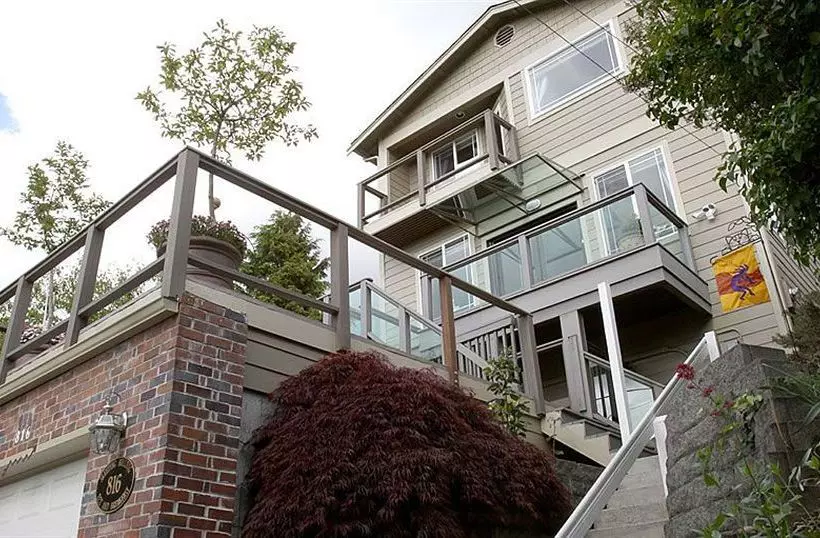 Sleeping Bulldog Bed And Breakfast