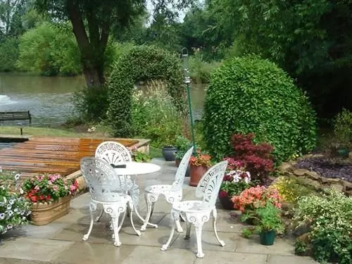 The Willows Bed & Breakfast - Guest House