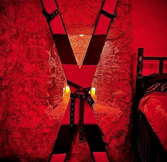 تختخواب و صبحانه Love Room Suite Dirty Diana