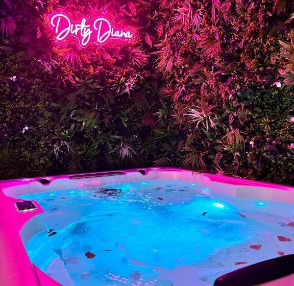 تختخواب و صبحانه Love Room Suite Dirty Diana