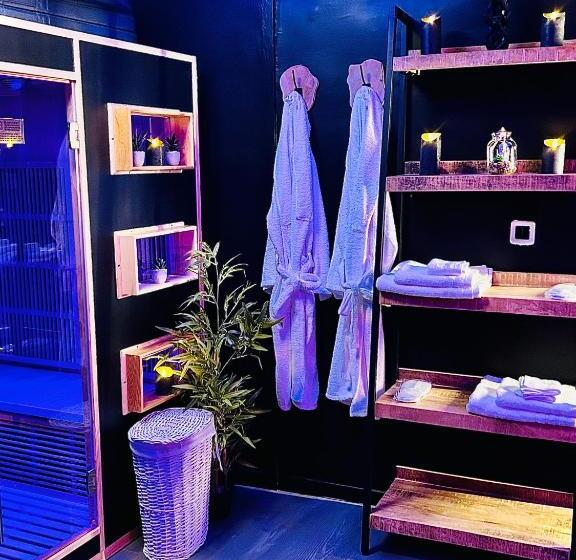 تختخواب و صبحانه Love Room Suite Dirty Diana