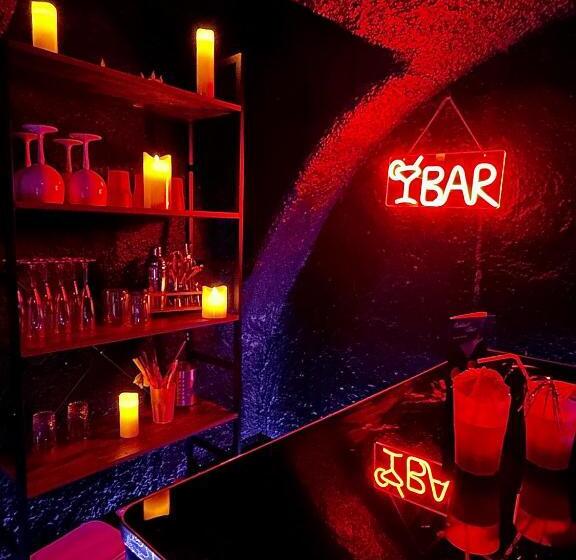 تختخواب و صبحانه Love Room Suite Dirty Diana