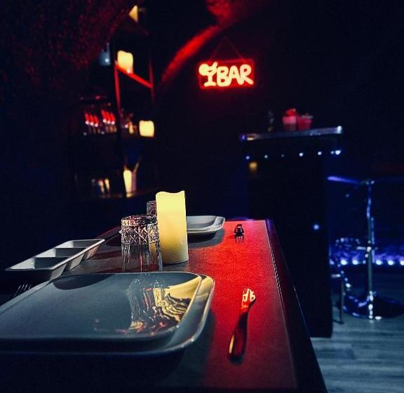 تختخواب و صبحانه Love Room Suite Dirty Diana