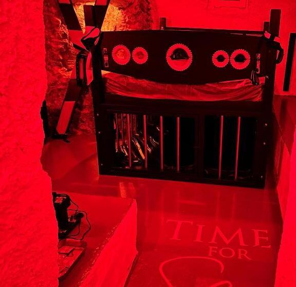 تختخواب و صبحانه Love Room Suite Dirty Diana