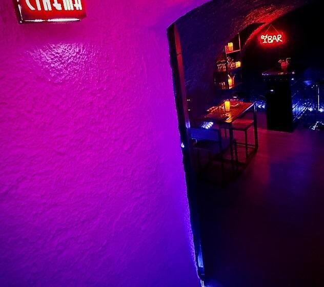 تختخواب و صبحانه Love Room Suite Dirty Diana