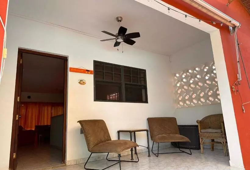 تختخواب و صبحانه Woodstock Palmresort Curaçao