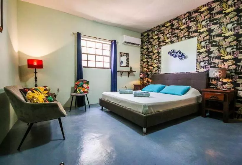 تختخواب و صبحانه Woodstock Palmresort Curaçao