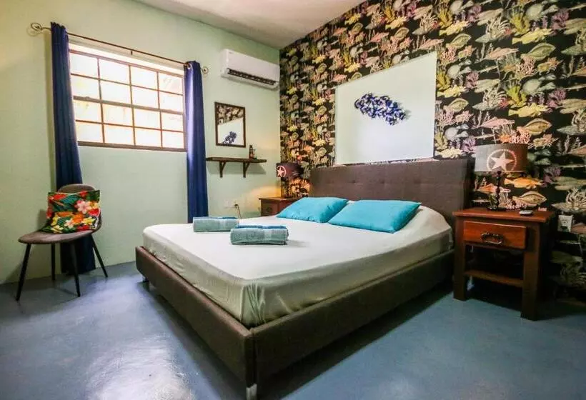 تختخواب و صبحانه Woodstock Palmresort Curaçao