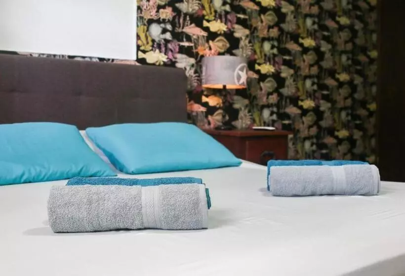 تختخواب و صبحانه Woodstock Palmresort Curaçao