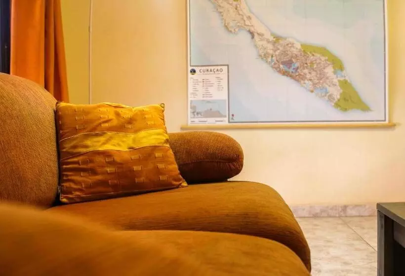 تختخواب و صبحانه Woodstock Palmresort Curaçao
