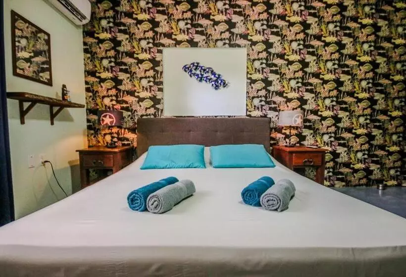 تختخواب و صبحانه Woodstock Palmresort Curaçao
