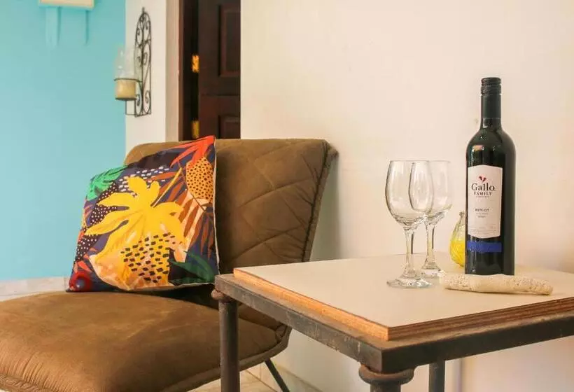تختخواب و صبحانه Woodstock Palmresort Curaçao