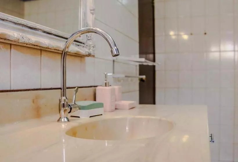 تختخواب و صبحانه Woodstock Palmresort Curaçao
