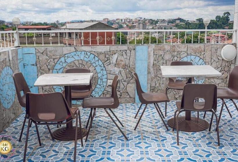 هاستل Empire Du Luxe