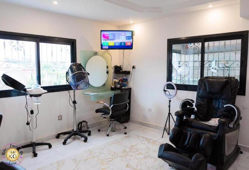 هاستل Empire Du Luxe