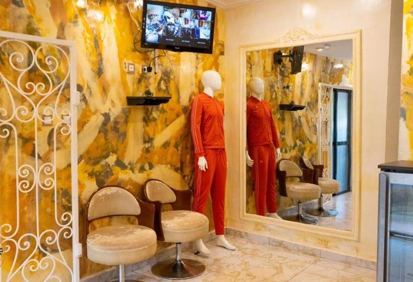 هاستل Empire Du Luxe