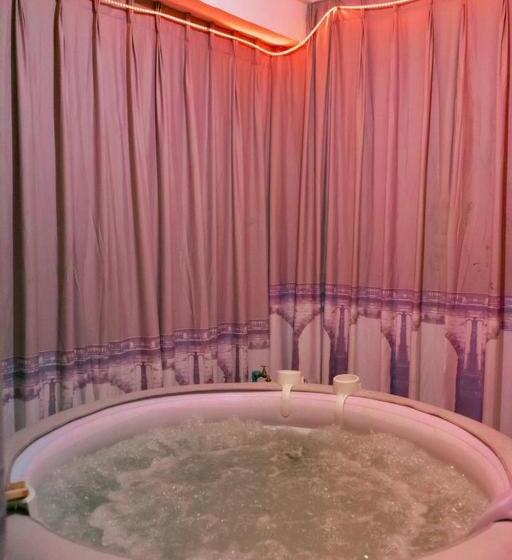 هاستل Empire Du Luxe