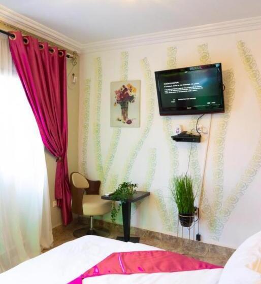 هاستل Empire Du Luxe