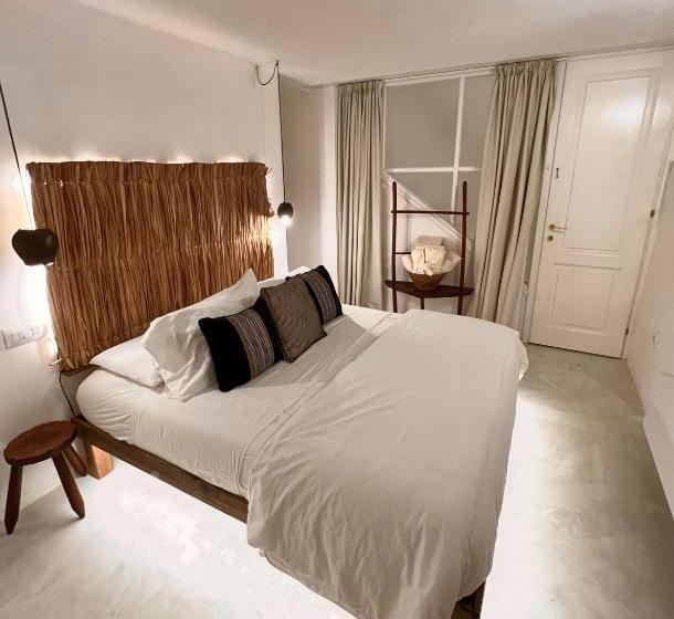 Bed and Breakfast Crobi Museum And Suites