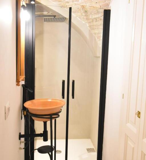 Bed and Breakfast Crobi Museum And Suites