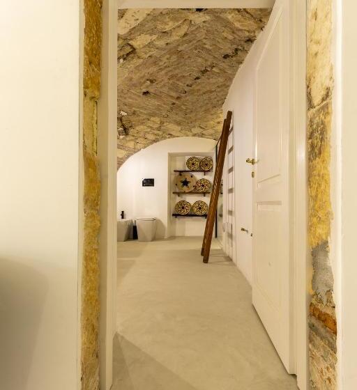 Bed and Breakfast Crobi Museum And Suites