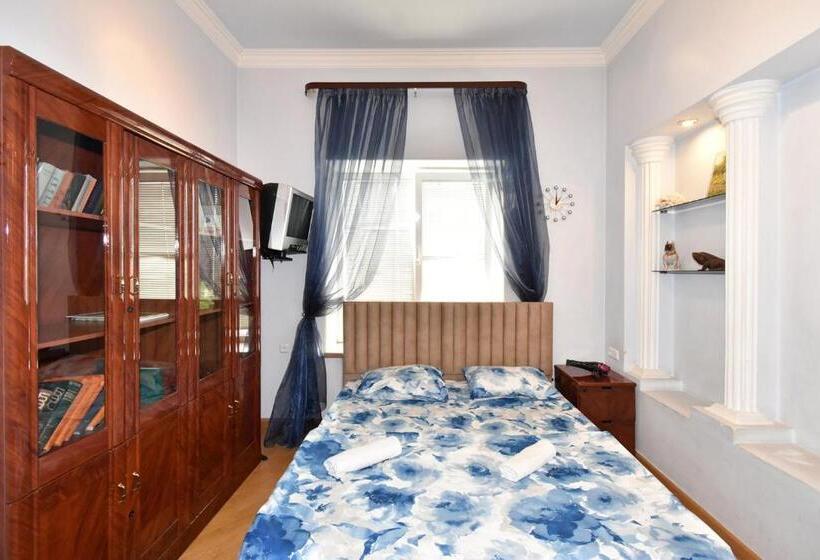 هتل Amigos Guest House