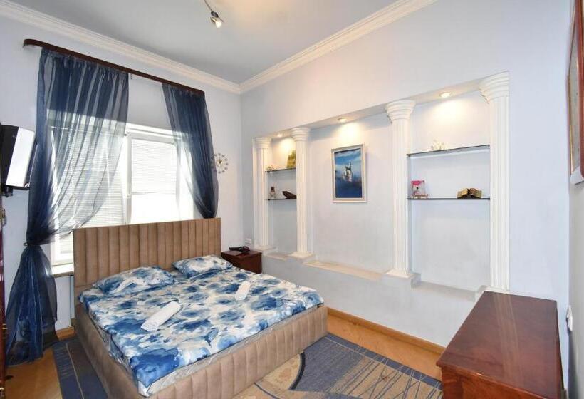 هتل Amigos Guest House