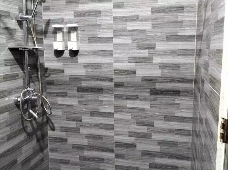 هتل King Rapid Rise