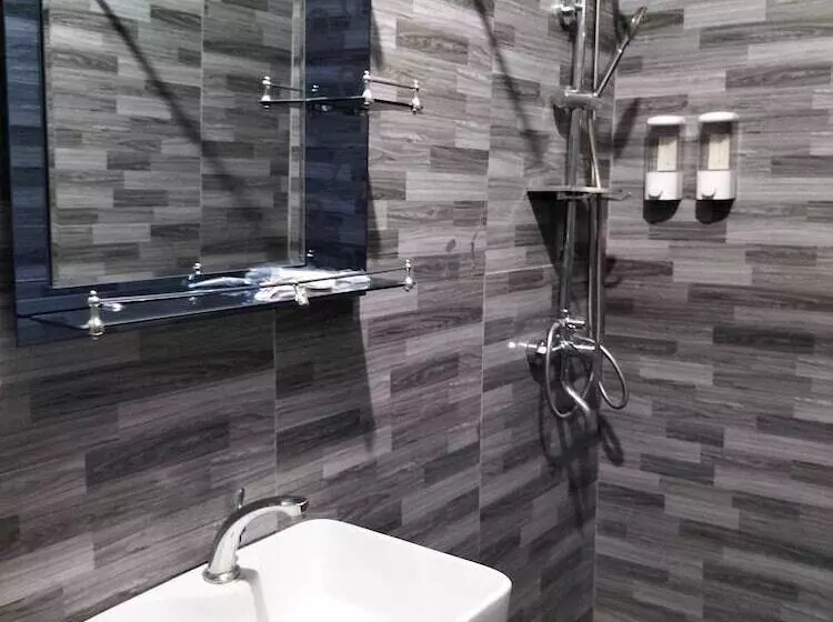 هتل King Rapid Rise