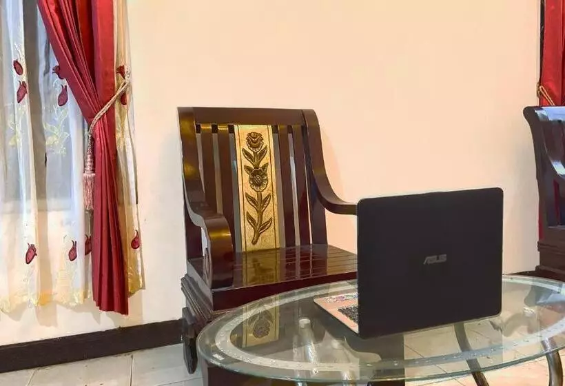 ホテル Oyo 92065 Kos Flobamor